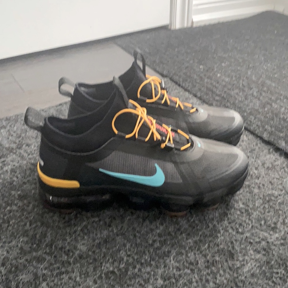 Size M 6.5/W8 2019 Vapormax Utility Nike shoe